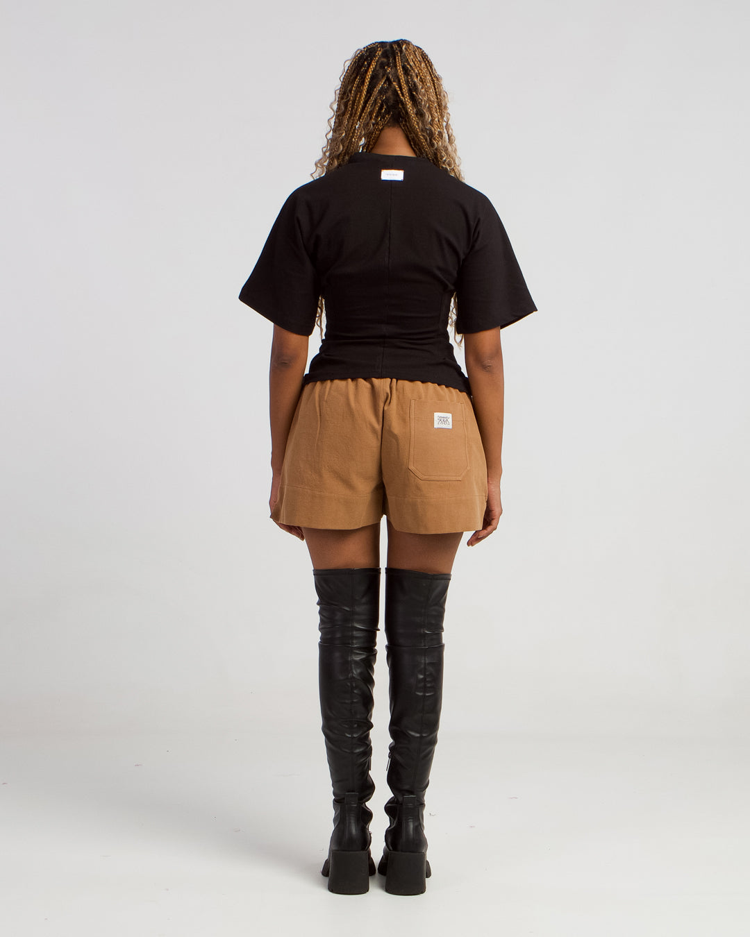 black contour t-shirt